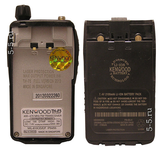 Вид сзади рации Kenwood TH - F5 и аккумулятора